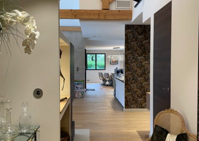 Enfilade entrée, cuisine et salle à manger